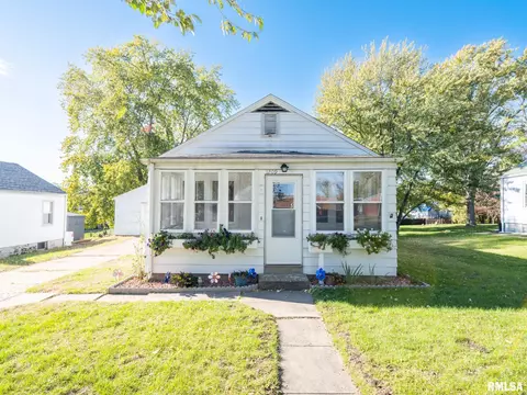 1209 S 9th St, Pekin, IL 61554