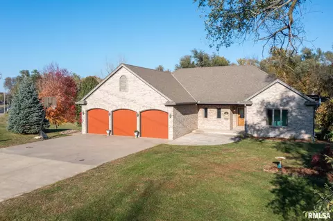 1092 Upper Spring Bay Rd, East Peoria, IL 61611
