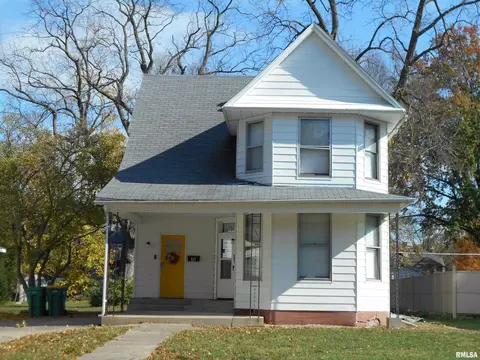 631 N Johnson St, Macomb, IL 61455