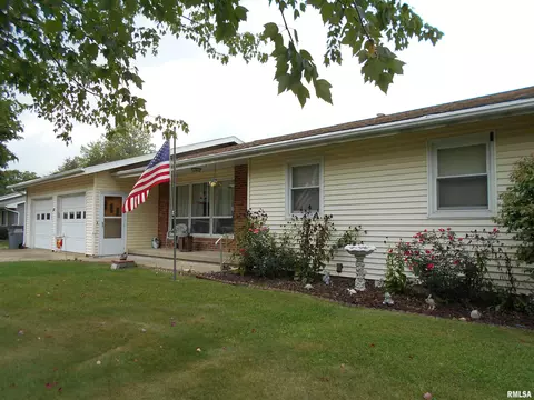 114 Honey Ln, Colchester, IL 62326