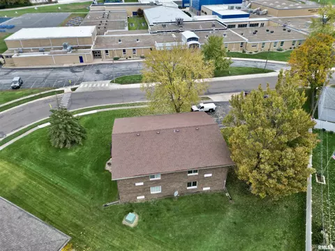 1300 Eagle Ave, Washington, IL 61571 photo 6