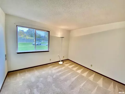 1300 Eagle Ave, Washington, IL 61571 photo 12