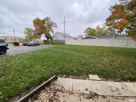 1300 Eagle Ave, Washington, IL 61571 photo 9