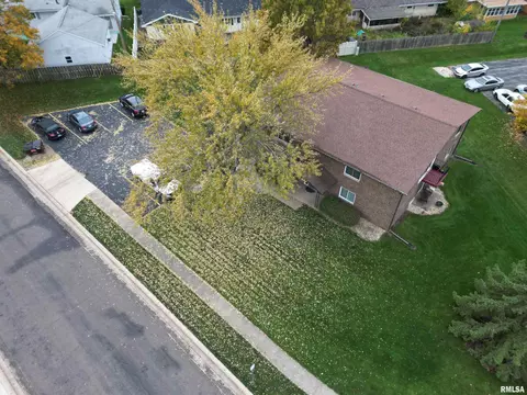 1300 Eagle Ave, Washington, IL 61571 photo 5
