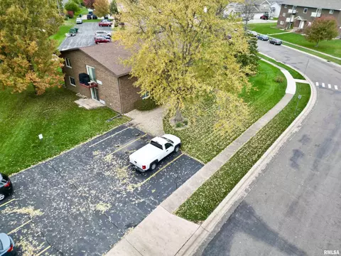 1300 Eagle Ave, Washington, IL 61571 photo 4