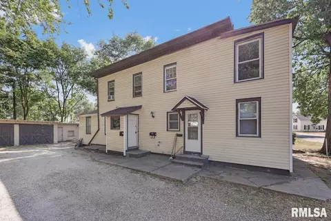 215 Amanda St, Pekin, IL 61554