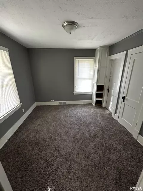 1013 E Willcox Ave, Peoria, IL 61603 photo 9
