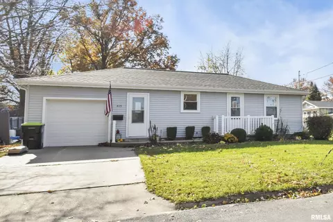 405 W Lincoln St, Roanoke, IL 61561