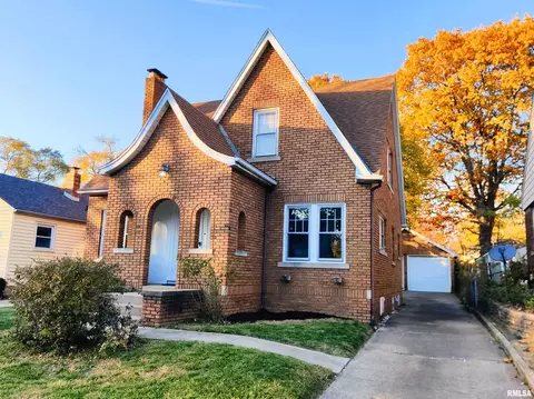 813 W Meadows Pl, Peoria, IL 61604