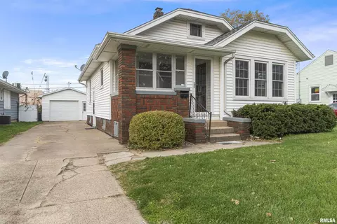 3205 N Sherwood St, Peoria, IL 61604