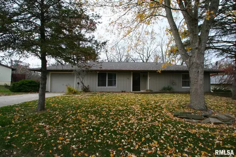 21 Brandy Ln, Mackinaw, IL 61755