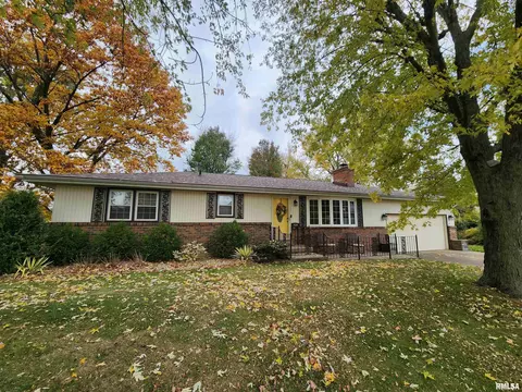 410 Whippoorwill Dr, Washington, IL 61571