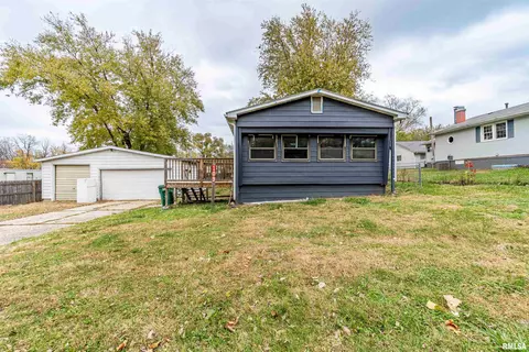 109 W Galena St, Spring Bay, IL 61611