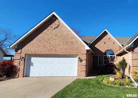 2005 Dane Kelsey Dr, Pekin, IL 61554