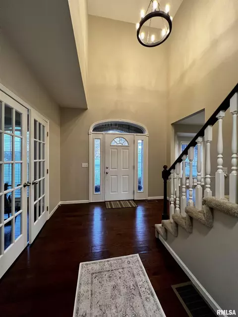 236 Hillview Dr, Macomb, IL 61455 photo 2