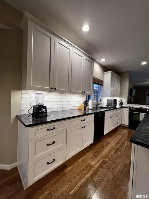 236 Hillview Dr, Macomb, IL 61455 photo 17
