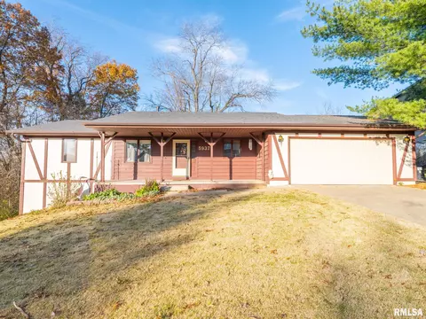 5937 W Ridgecrest Dr, Peoria, IL 61615