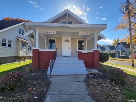 820 W Columbia Ter, Peoria, IL 61606