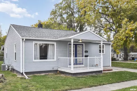 1413 S 11th St, Pekin, IL 61554