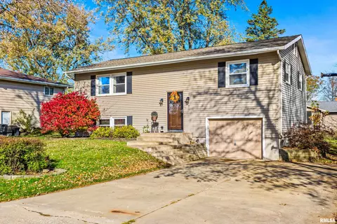 329 S Maplewood Blvd, Dunlap, IL 61525