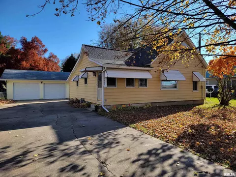 1365 S Avenue B, Canton, IL 61520