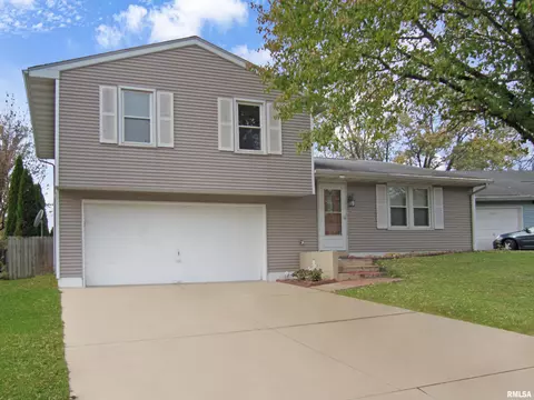 4437 W Castleton Rd, Peoria, IL 61615