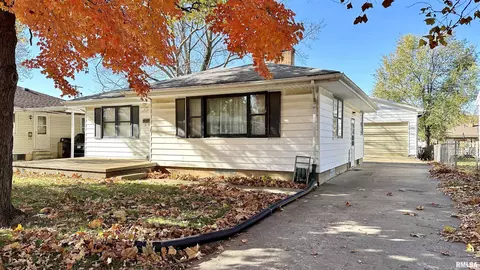 1513 Southmoor St, Pekin, IL 61554