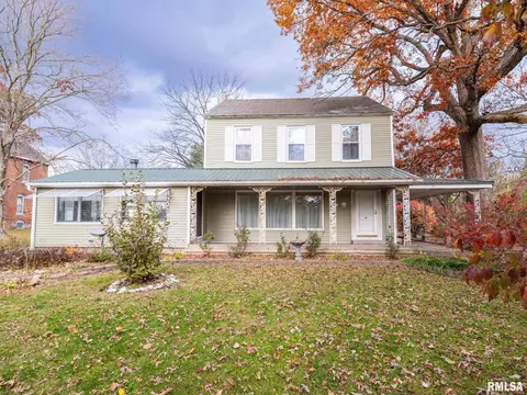 422 W Milton St, Lewistown, IL 61542