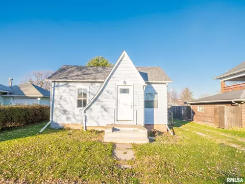 209 Chestnut St, La Rose, IL 61541