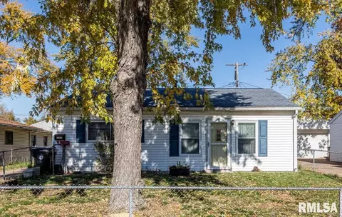 1503 Koch St, Pekin, IL 61554