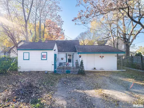 1202 S 3rd St, Pekin, IL 61554
