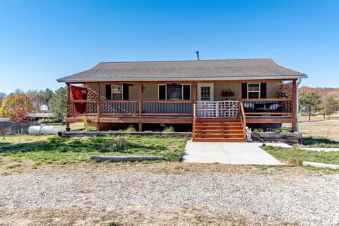 10251 Evergreen Dr, Manito, IL 61546