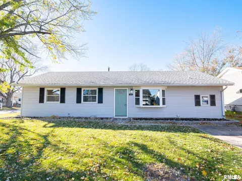 107 Lotus Ln, Washington, IL 61571
