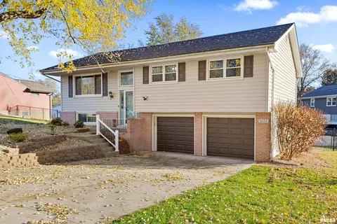 5222 W Mahark Ln, Peoria, IL 61607