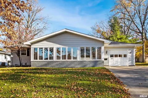 501 Wilshire Dr, Washington, IL 61571