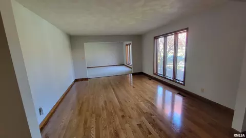 1002 Tottenham Ct, Washington, IL 61571 photo 6