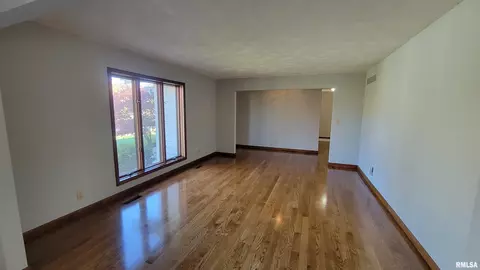 1002 Tottenham Ct, Washington, IL 61571 photo 5