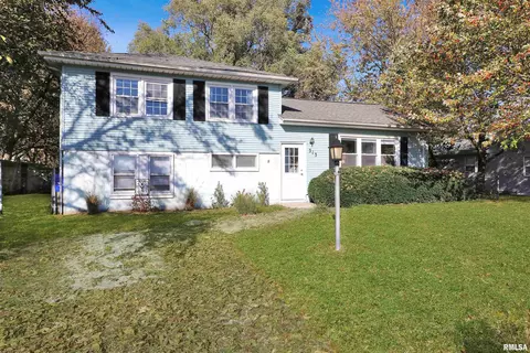 313 E Calhoun St, Brimfield, IL 61517