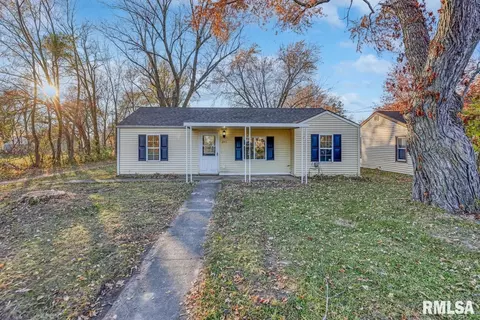 201 Connecticut St, Washington, IL 61571