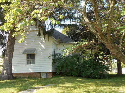 Exterior - 806 S Johnson St, Macomb, IL 61455 photo 3 of 5
