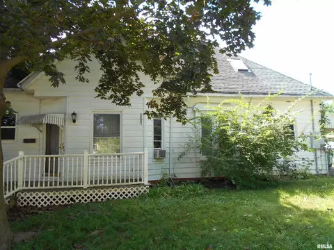 Exterior - 806 S Johnson St, Macomb, IL 61455 photo 2 of 5