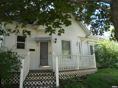 806 S Johnson St, Macomb, IL 61455