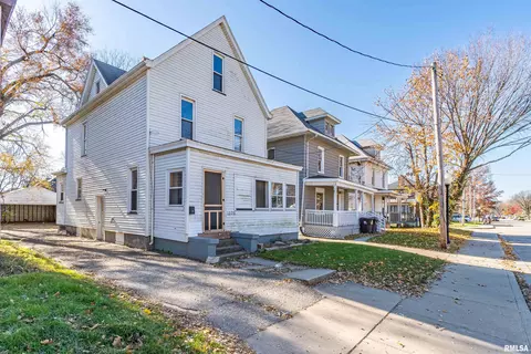 1020 W Columbia Ter, Peoria, IL 61606