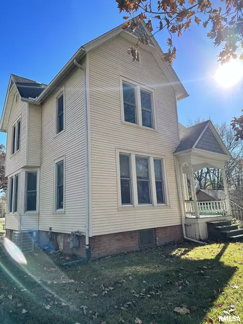 433 S Johnson St, Macomb, IL 61455 photo 3
