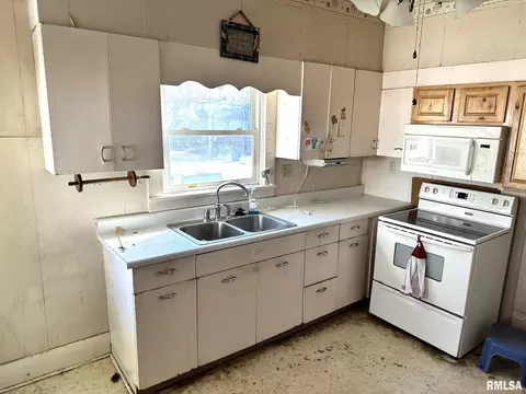 433 S Johnson St, Macomb, IL 61455 photo 6