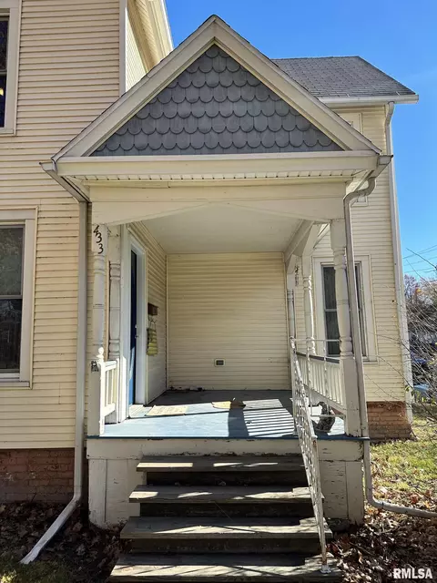 433 S Johnson St, Macomb, IL 61455 photo 2