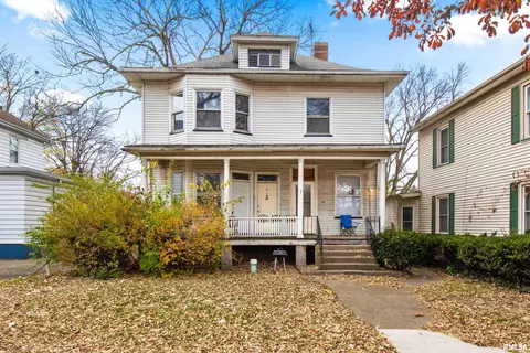 325 S 4th St, Pekin, IL 61554