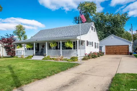 1102 N Manning Dr, Chillicothe, IL 61523