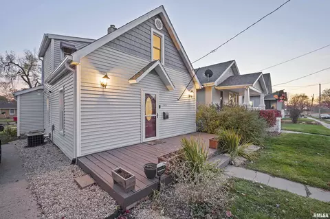 1108 E Hines Ave, Peoria Heights, IL 61616