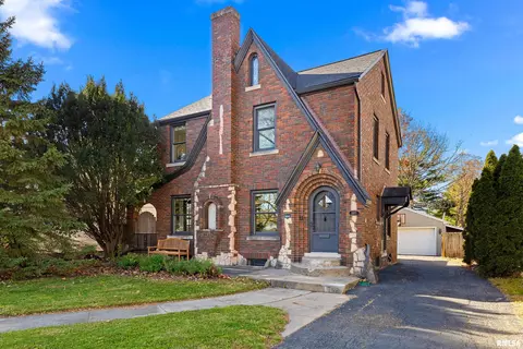 3323 N Biltmore Ave, Peoria, IL 61604